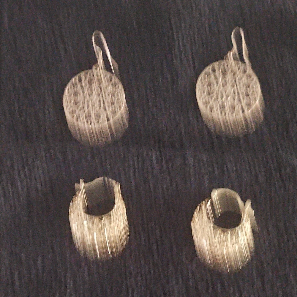 Elegant Gold Tone Textured Fashion Earrings
